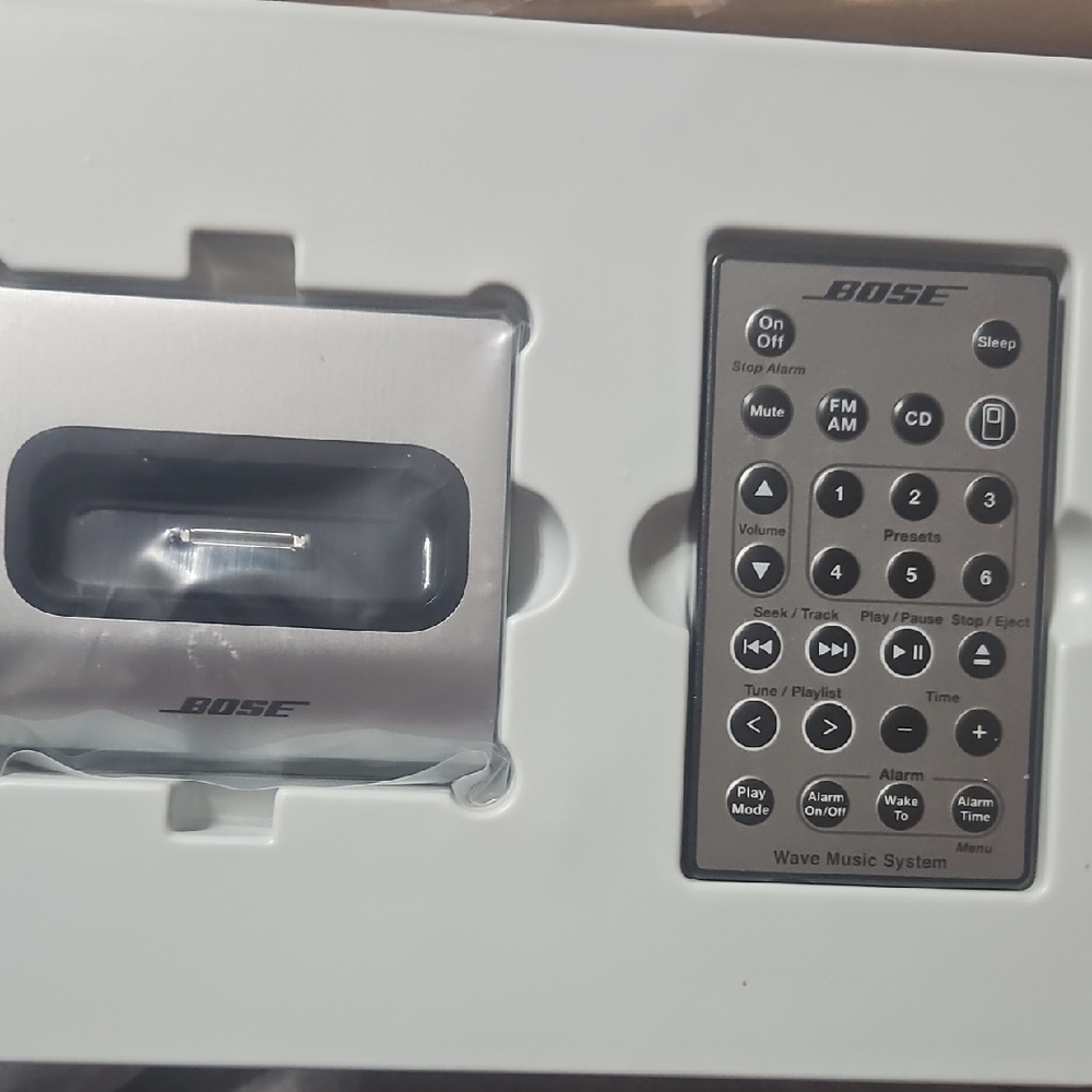 Bose Wave Music System in Silver with Remote